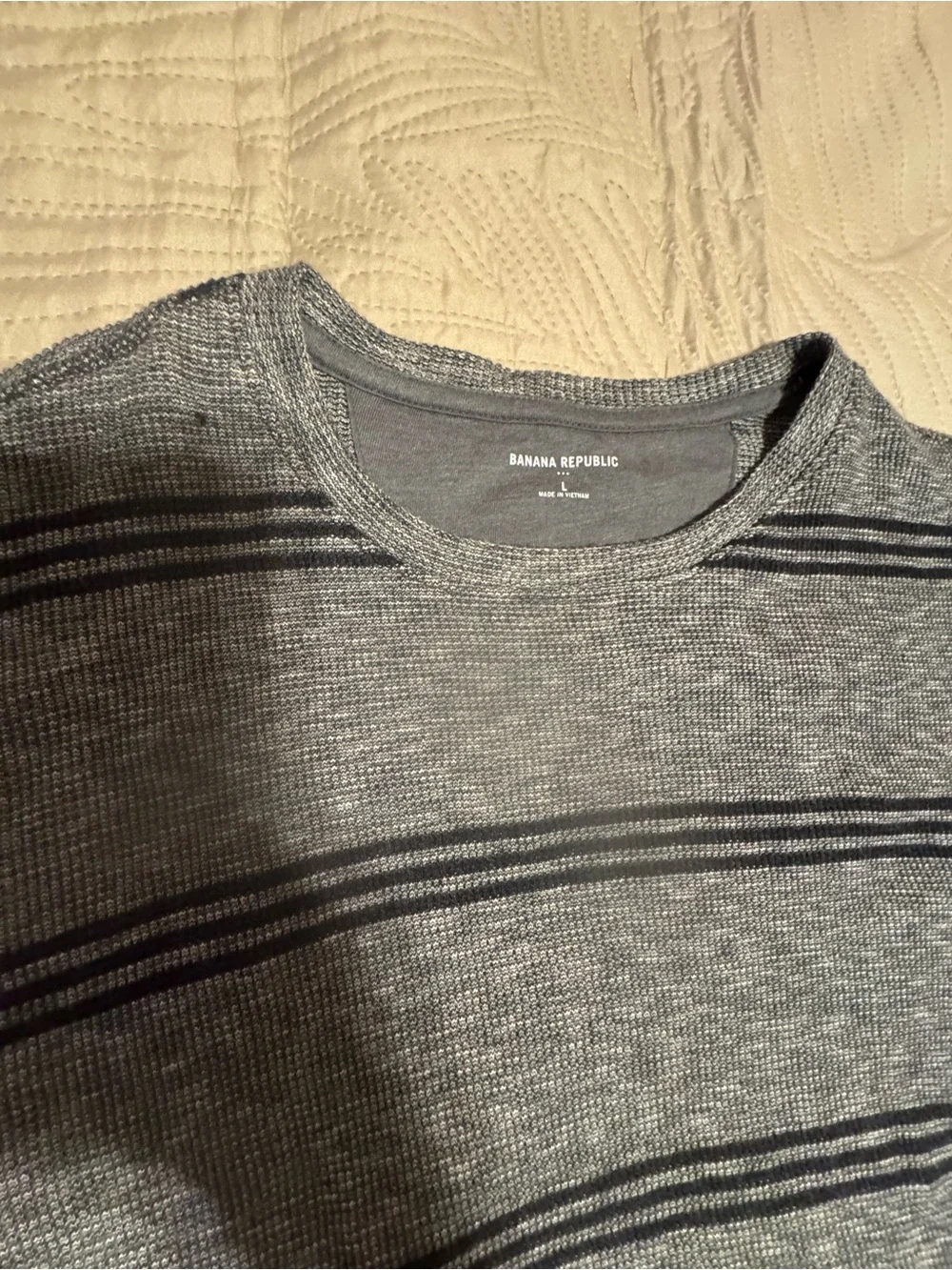 Banana Republic size Large men’s Thin Sweater Gray & Black Horizontal Stripes